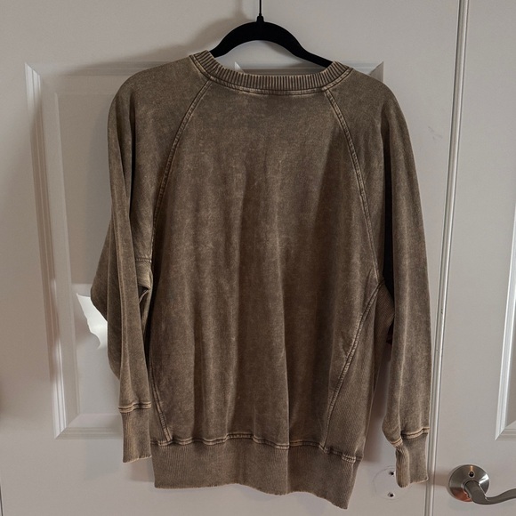 NWOT Zenana Acid Washed Pullover Sweatshirt in Mocha Size Medium - Picture 7 of 7